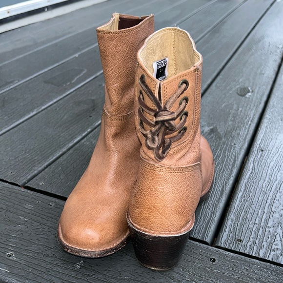 FRYE Carmen Back Lace Short Ankle boot size 10 B Sold Out - Picture 3 of 11